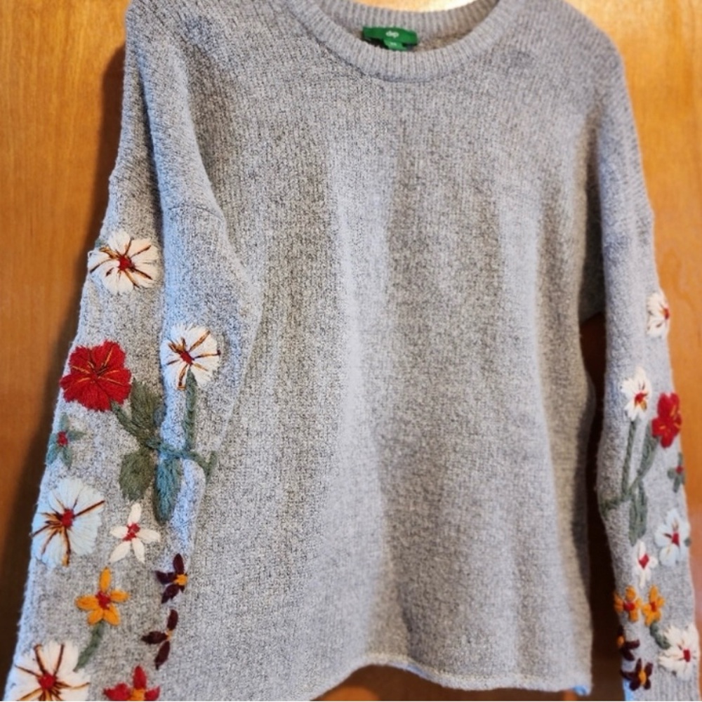GUC Embroidered Floral Sweater Grey XS